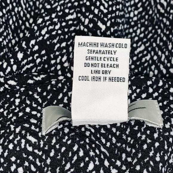 Soho Pants Women's Small Black White Abstract Stretchy Pull On Wide Leg Cropped - Picture 7 of 11